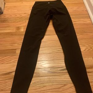 Lulu lemon Wunder Under leggings size 6
